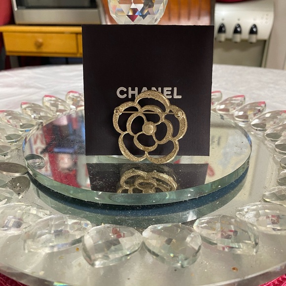 Chanel Brooch Camellia  Pearl Rhinestone Gold - Picture 15 of 17